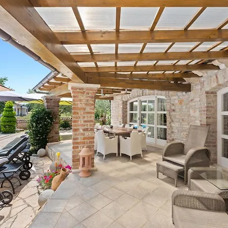 Karim With Private Pool And Bbq