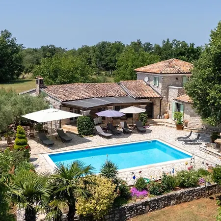 Karim With Private Pool And Bbq * Jehnici