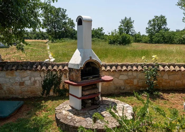 Karim With Private Pool And Bbq