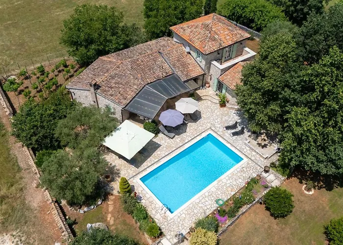 Karim With Private Pool And Bbq Vila
